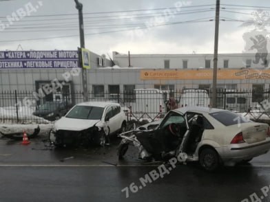 В Ярославле на Магистральной улице произошло ДТП: один человек погиб и шестеро пострадали_233872