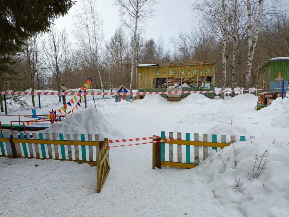 В Ярославской области на веранде детского сада обрушилась крыша