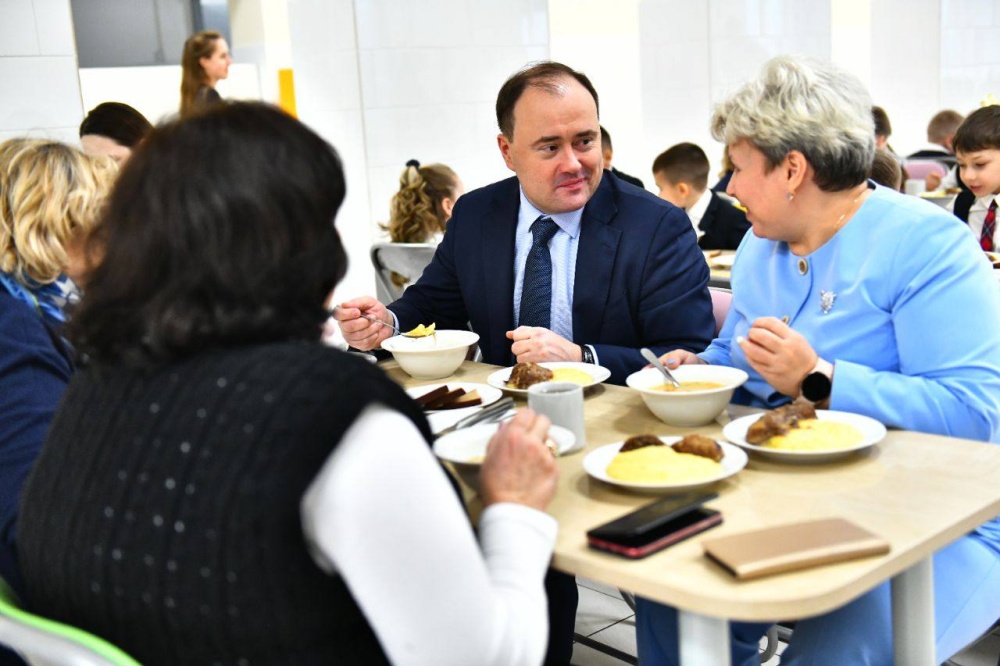 Необходима модернизация оборудования: мэра Ярославля накормили школьной едой