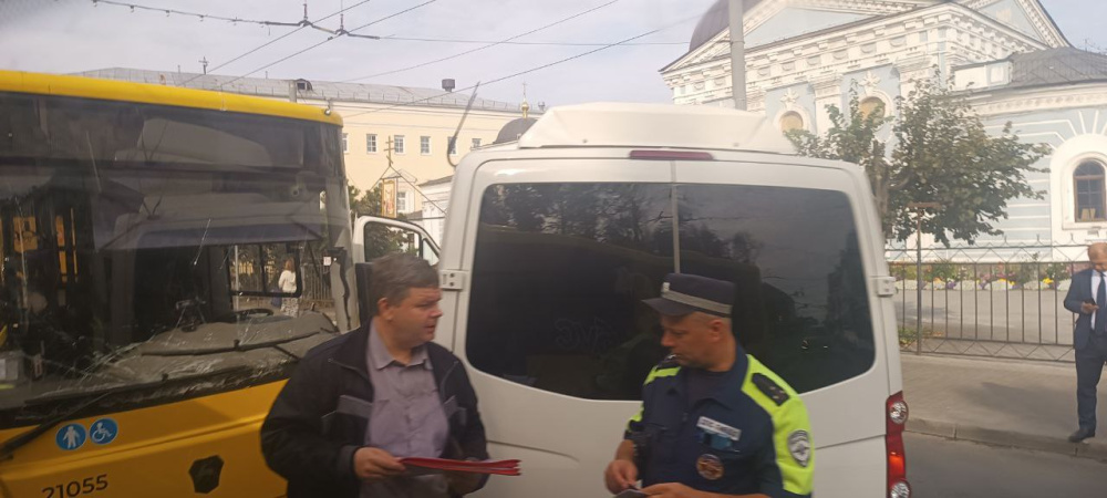 В центре Ярославля произошло ДТП с участием автобуса