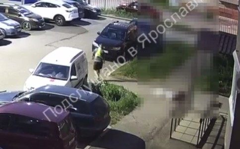 В Ярославле из окна многоэтажки выпала 14-летняя девочка