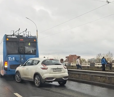 В Ярославле побили троллейбус с увеличенным автономным ходом, проходящий испытания в городе