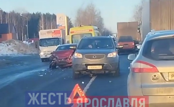 Под Ярославлем в ДТП пострадала пассажирка иномарки