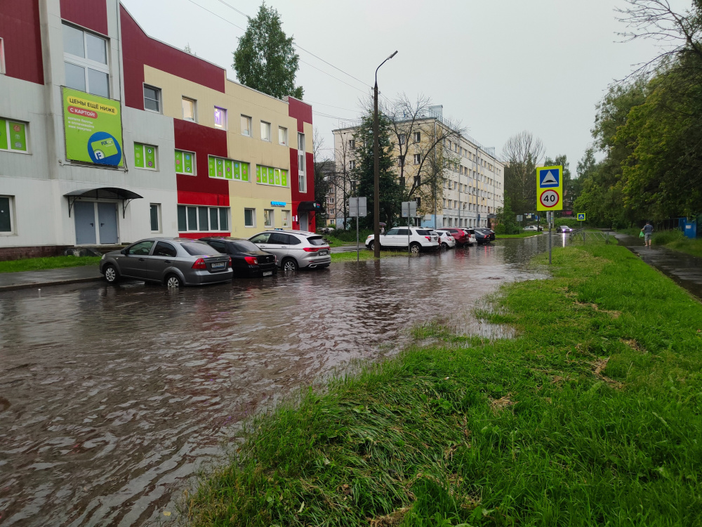 Некоторые районы Ярославля затопило после вечерней грозы