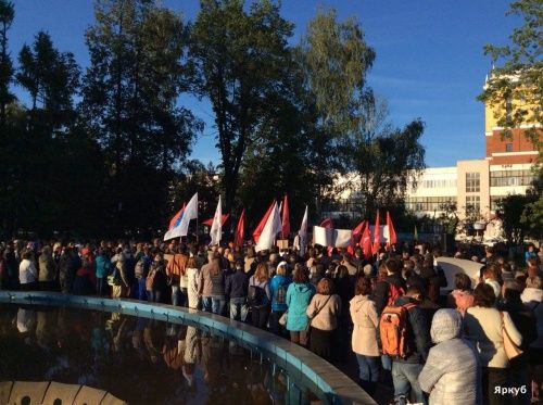 Требование референдума, присутствие чиновника и стычки с полицией: чем четвертый антимусорный митинг в Ярославле отличился от предыдущих