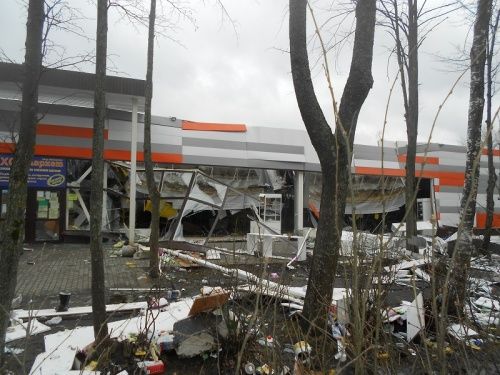 Власти Рыбинска назвали предварительную причину обрушения крыши и витрины супермаркета