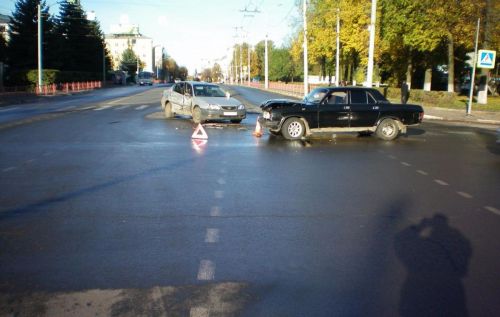 В сети появилось видео ДТП на улице Свободы в Ярославле 