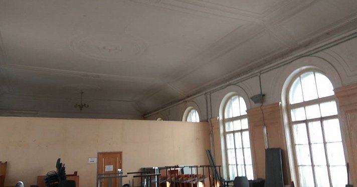 В корпусе исторического факультета ЯрГУ имени Демидова начали ремонтировать кровлю_158636