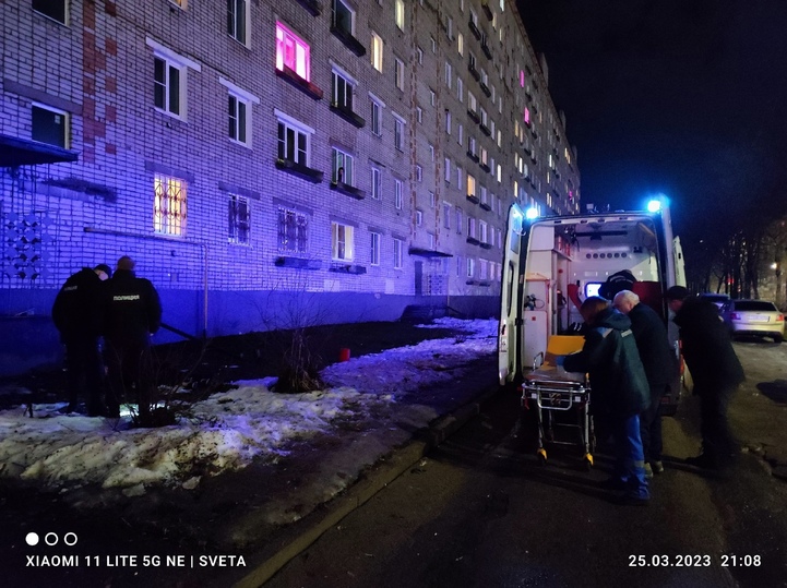 Выжил и сам пытался встать: в Рыбинске из окна девятиэтажки выпал мужчина