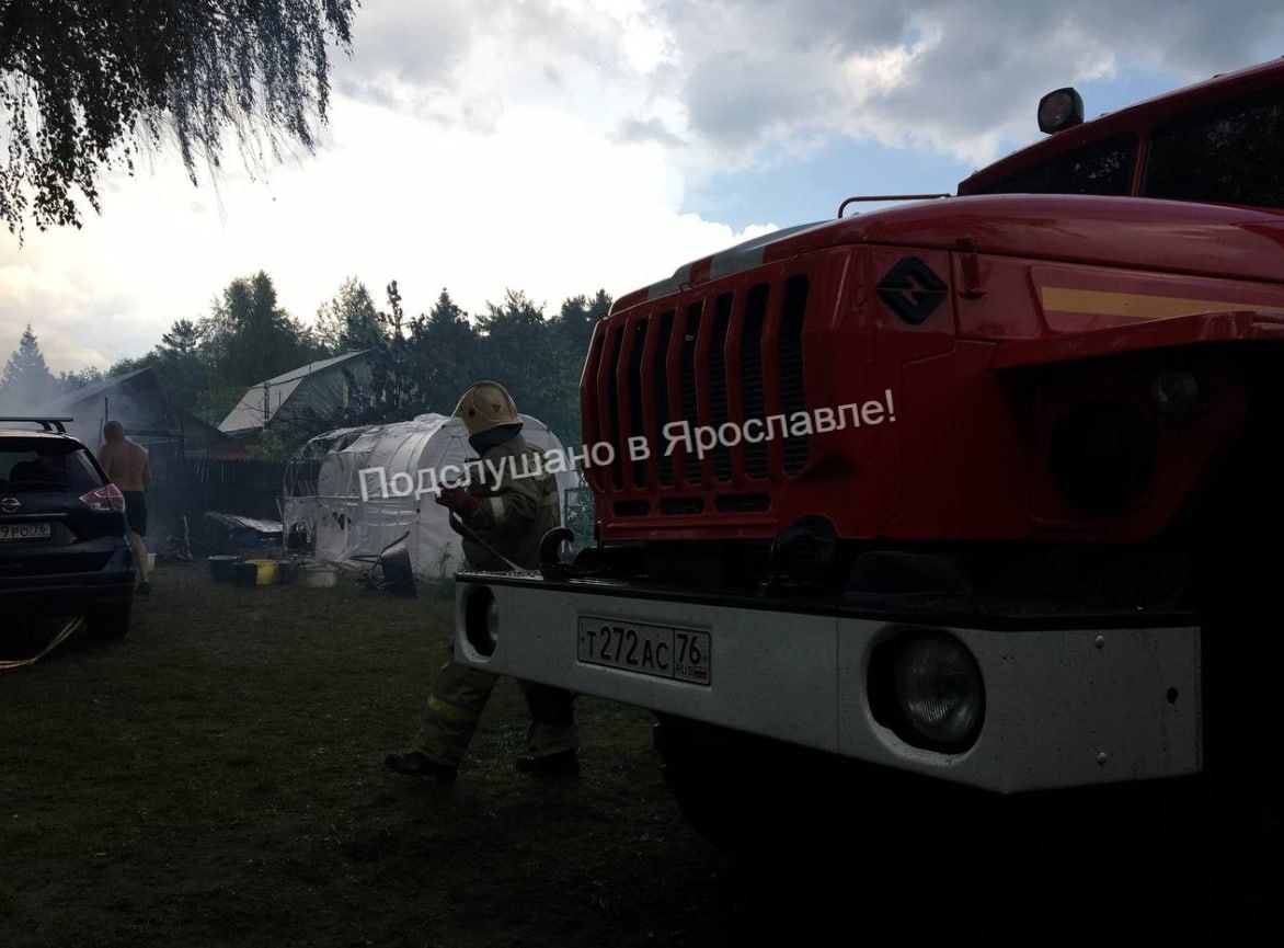 В СНТ под Ярославлем во время грозы загорелся дачный участок | 13.06.24 |  Яркуб