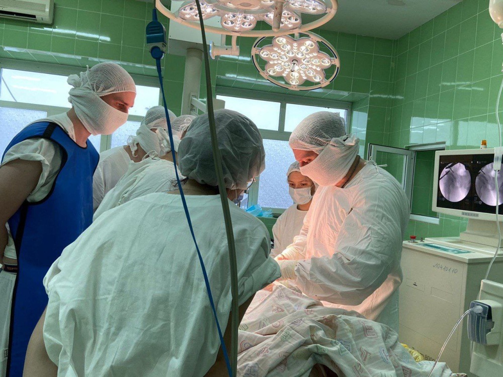 В Ярославле провели уникальную операцию на тазобедренном суставе ребенку