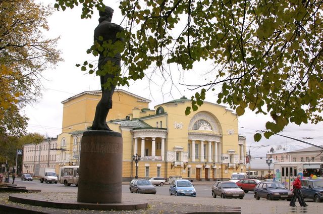 Артисты Волковского театра возложат цветы к памятнику Федору Волкову 