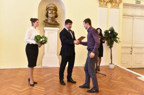 В Ярославле молодым семьям вручили сертификаты на улучшение жилищных условий