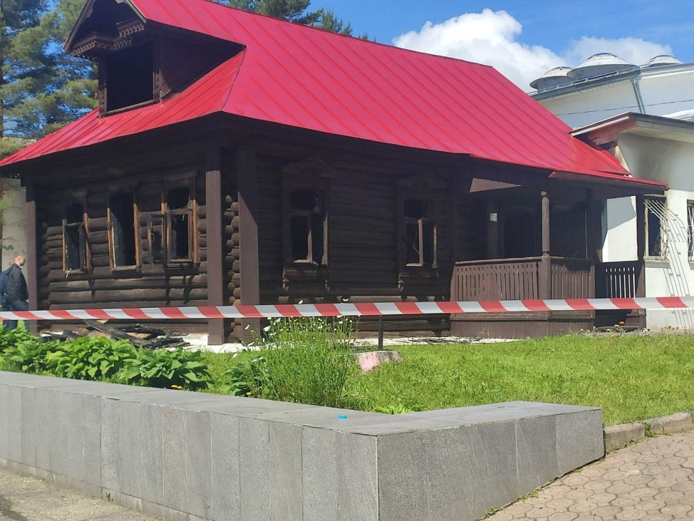В Ярославской области вспыхнуло здание музея «Космос»