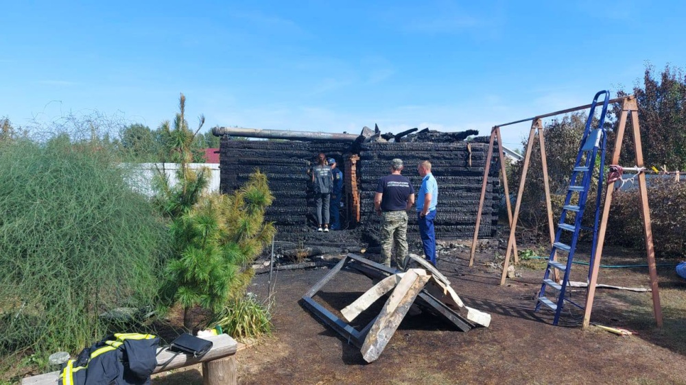 В Ярославской области в пожаре погибли двое детей и бабушка