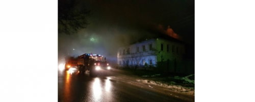 На улице Собинова в Ярославле горело заброшенное здание