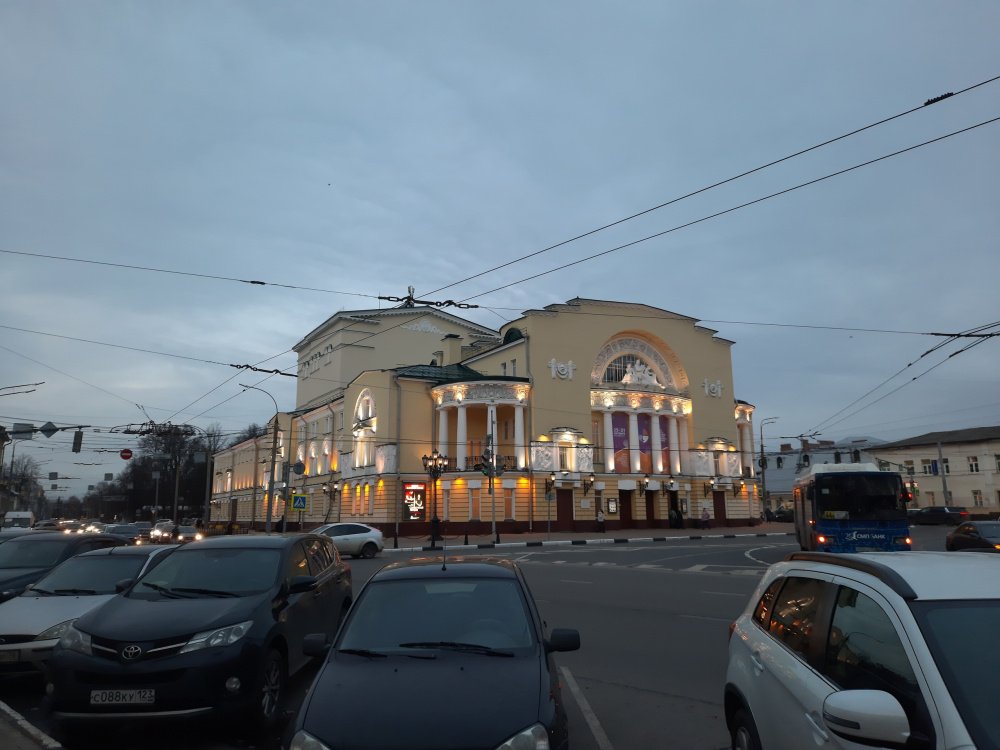 Волковский театр ввел QR-коды для посетителей