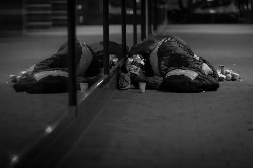 В Ярославле вышли памятки «Как помочь бездомному» и «Справочник бездомного»