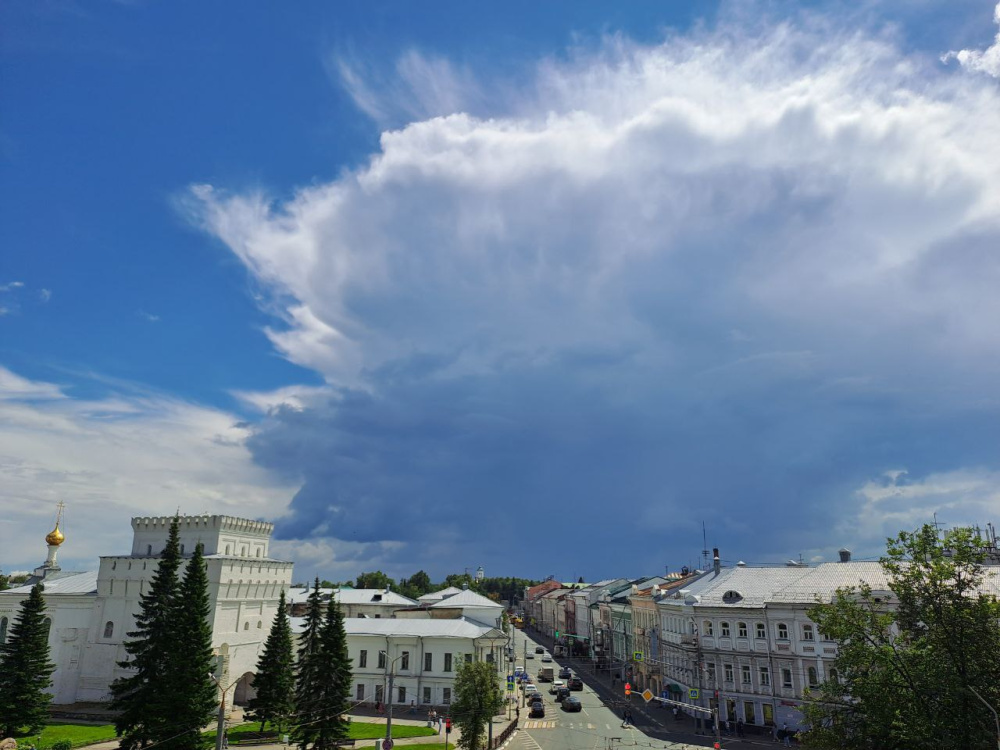 На Ярославль движется гроза с сильным ветром