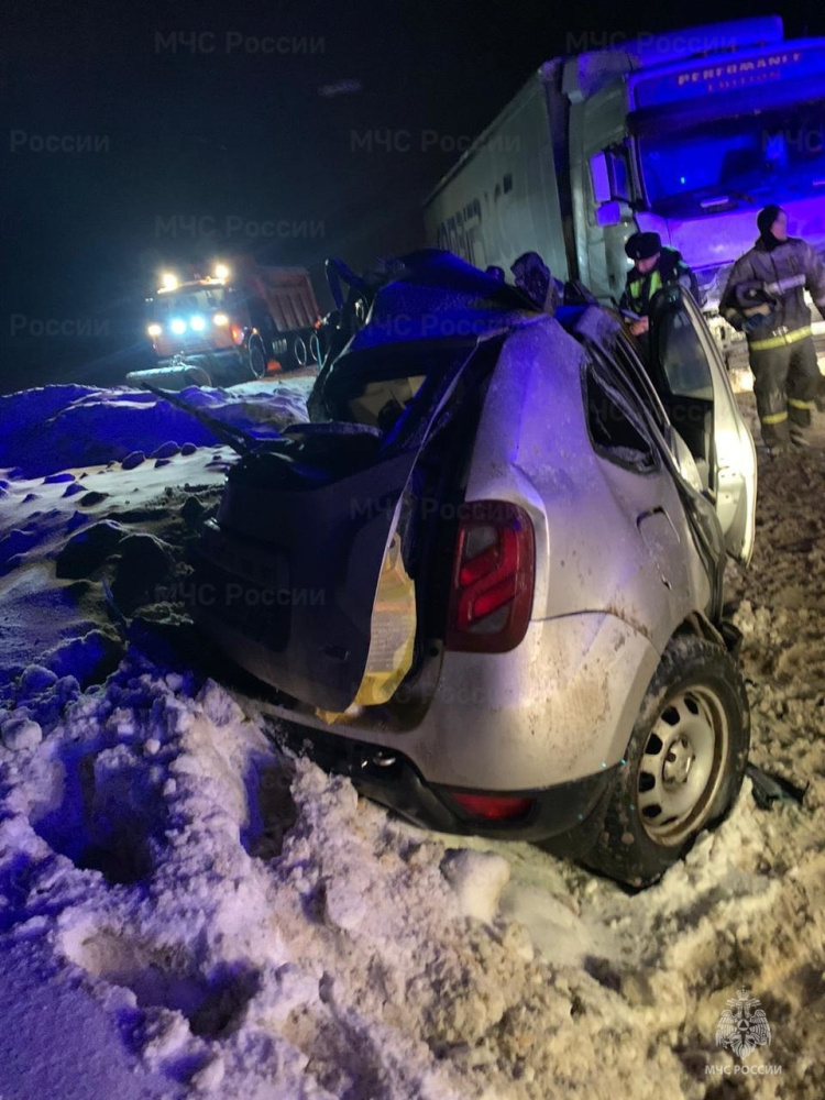 Машина сложилась «гармошкой»: в Ярославской области в ДТП пострадал 63-летний водитель