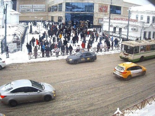 Из-за аварии в центре Ярославля эвакуировали «Ауру»
