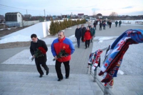 Глава МЧС России Владимир Пучков почтил память трагически погибшей хоккейной команды «Локомотив»