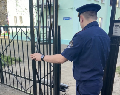 В Ярославле будут судить мужчину, который пришел с оружием в детский сад