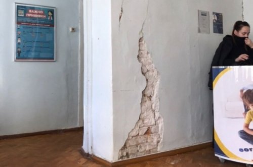 В Ярославле разваливается Молодежная поликлиника; студенты жалуются на хамство и отсутствие помощи