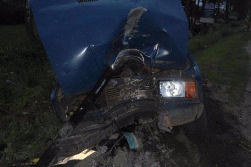 В Ростовском районе водитель без прав врезался в осветительную мачту 