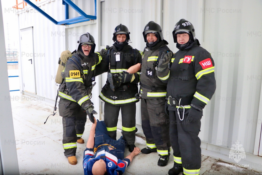 Почувствовать себя настоящим пожарным: ярославские журналисты спасли человека из огня