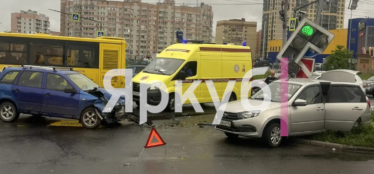 Два ДТП с пострадавшими произошли на Ленинградском проспекте в Ярославле