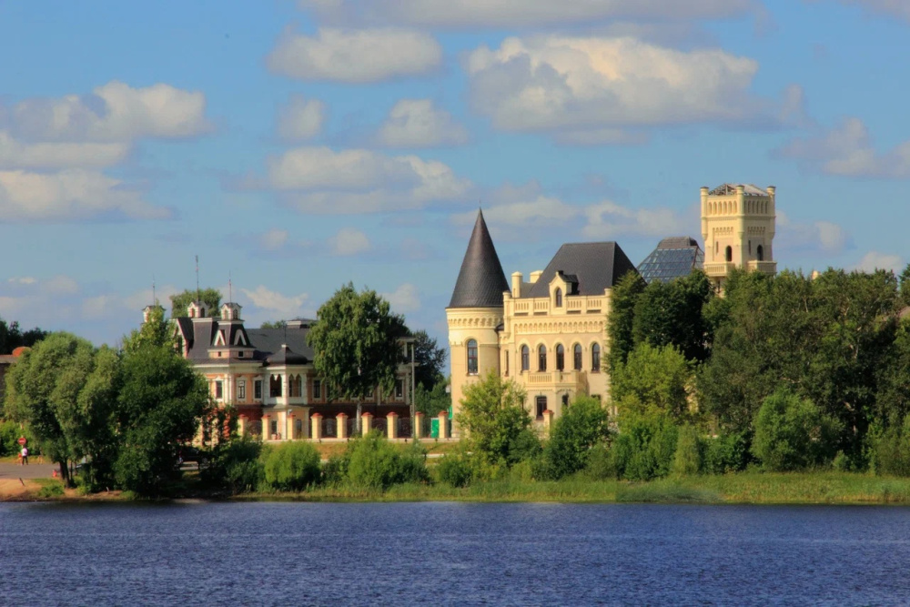 В Ярославле реконструируют знаменитый замок Понизовкина