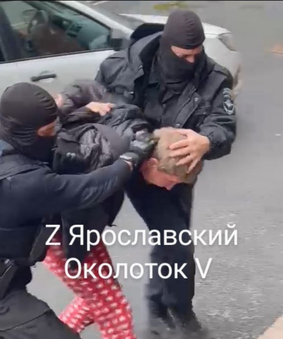 В Ярославле задержали мужчину, который поджег патриотический баннер в центре города