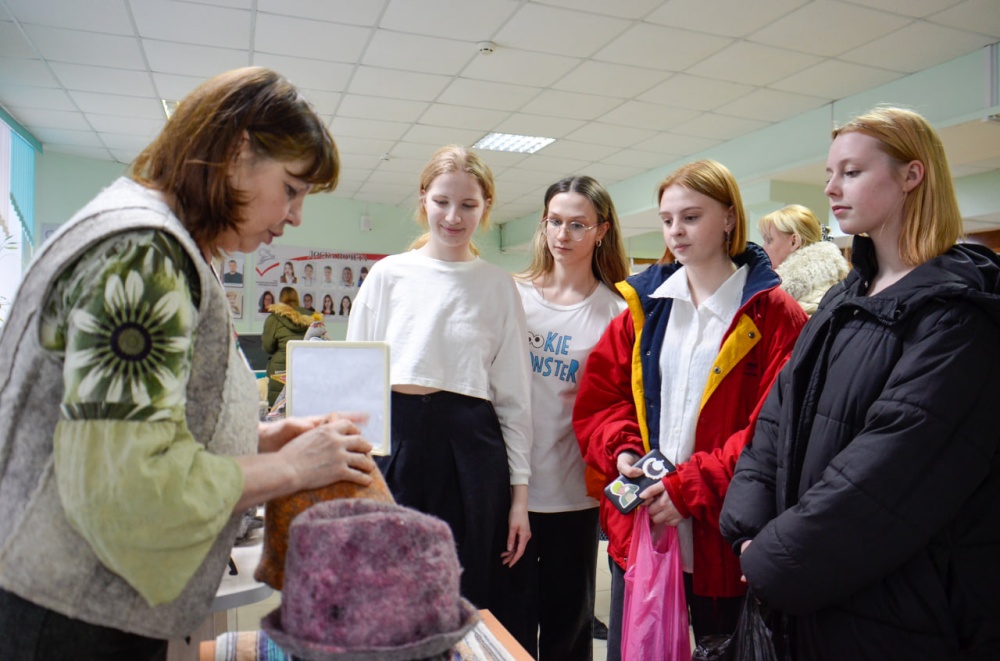 Ярославские мастерицы провели мастер-шоу для студентов ЯКУиПТ 