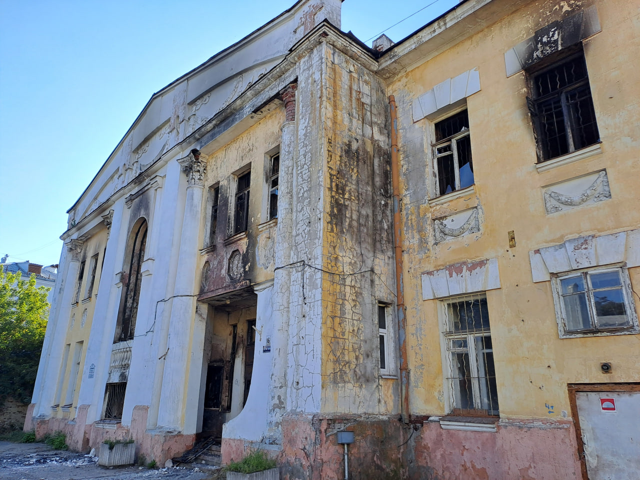 На пепелище культурного наследия: что будет с усадьбой Вахрамеева в  Ярославле | 29.09.23 | Яркуб