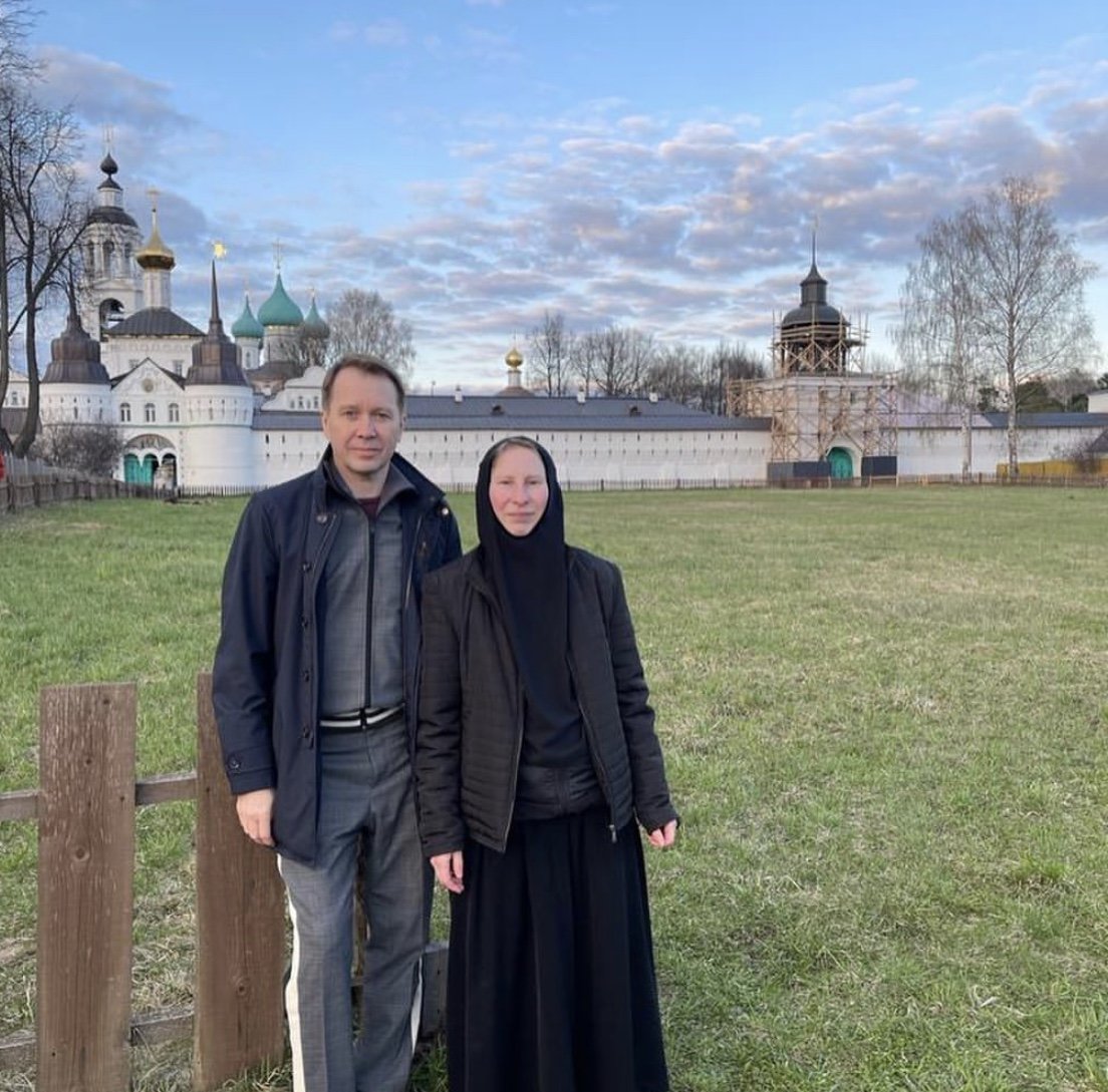 Евгений Миронов посетил Свято-Введенский Толгский женский монастырь |  02.05.21 | Яркуб