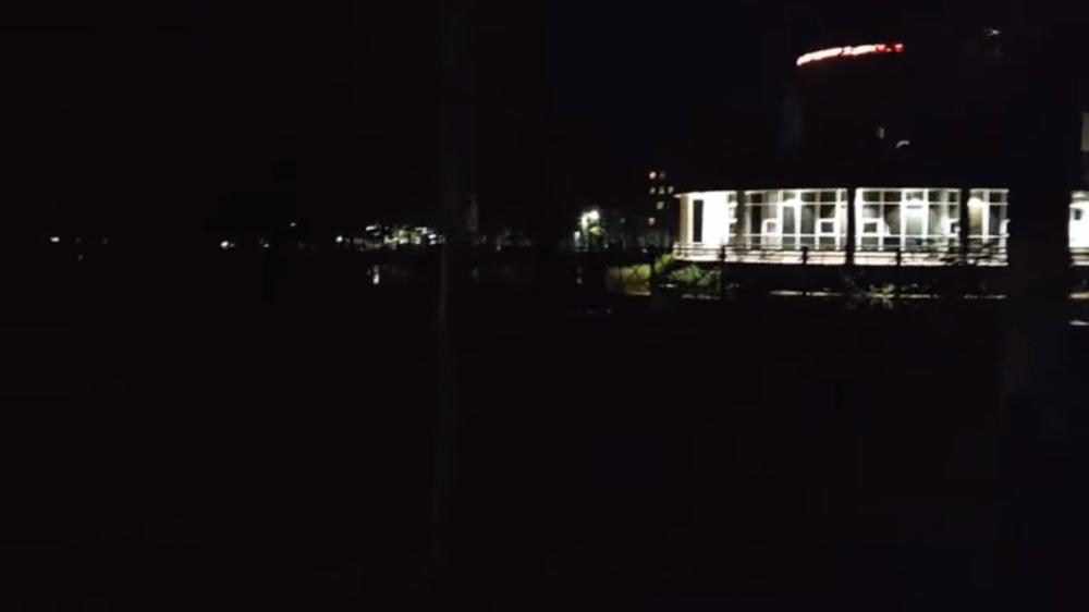 В Дзержинском районе Ярославля в парке отключили уличное освещение