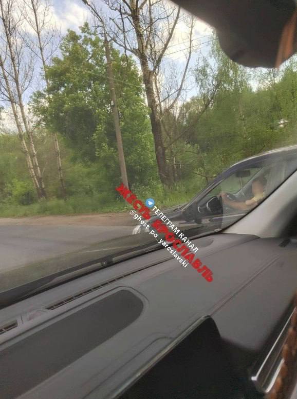 Учил ребёнка водить: в Ярославле водителя оштрафовали после поста в соцсети