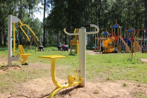 В Некрасовском районе благоустраивают детские площадки 