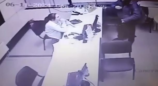 «У меня в кармане бомба»: в Ярославле будут судить мужчину, обокравшего офис микрозаймов