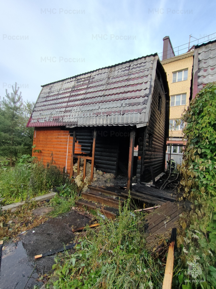 В Дзержинском районе Ярославля горели две деревянные бани