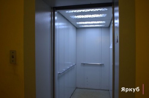 У подрядчика по ремонту лифтов в Ярославле закончились деньги, сроки сдачи затянулись на пять месяцев