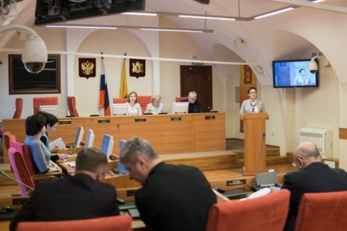 Ярославские депутаты выразили несогласие с тем, что детей, которые не питаются в школах, ведут в столовые смотреть на завтракающих одноклассников