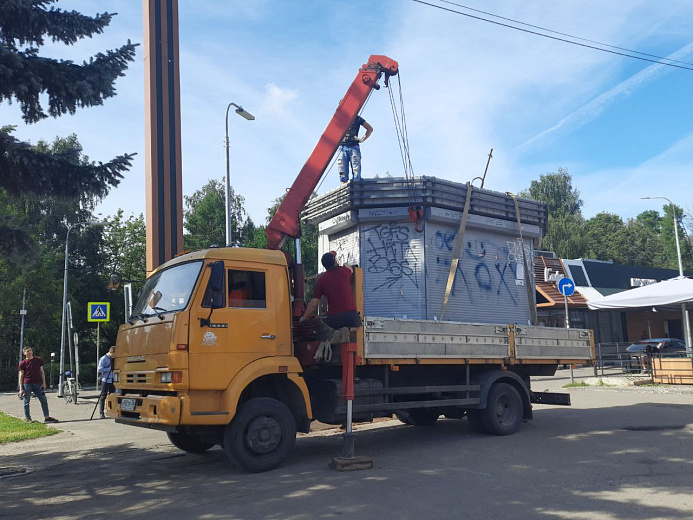 В Ярославле демонтируют незаконные торговые павильоны