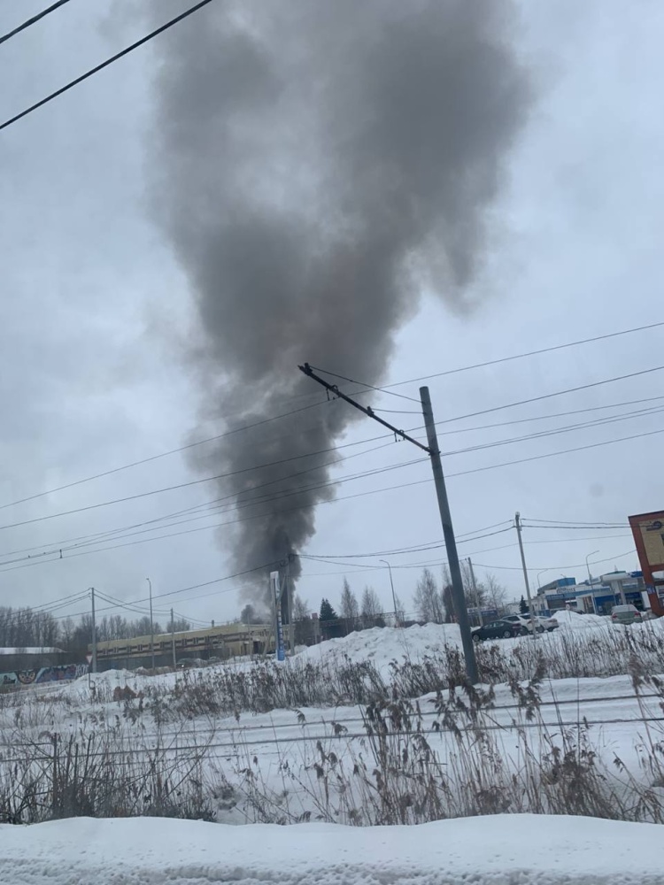 В Ярославле загорелось здание АТП