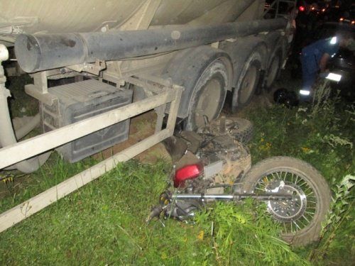 В Переславском районе столкнулись грузовой автомобиль и мотоцикл 