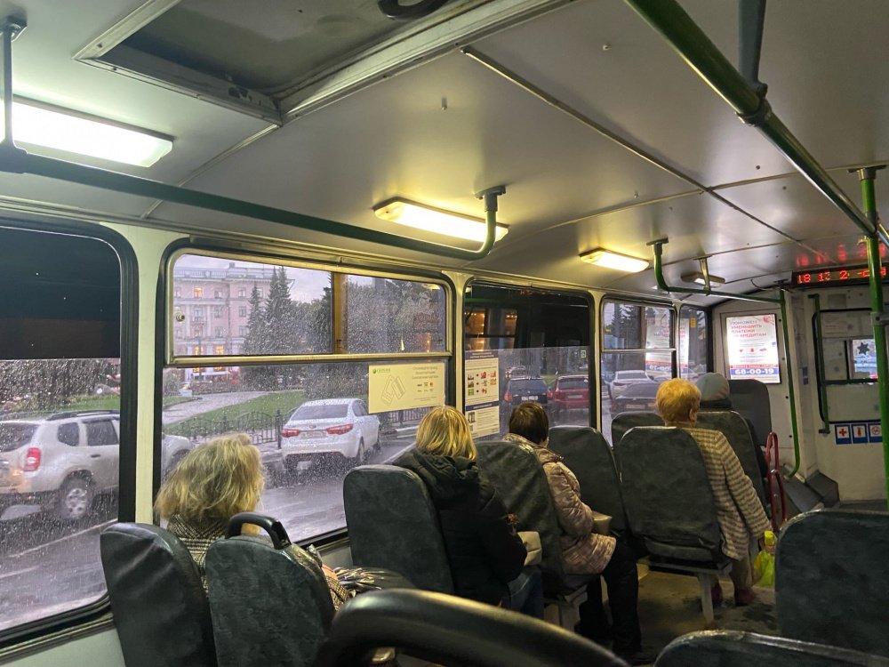 Дальше не едем: в Ярославле кондуктор троллейбуса высадила пассажиров на половине пути