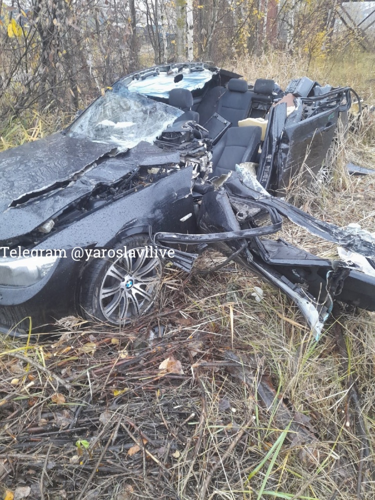В Ярославле в ДТП погиб водитель «БМВ»: он врезался в стоящий грузовик