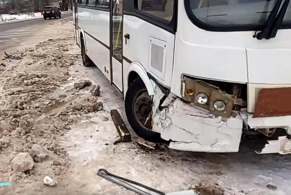 В Ярославской области автобус попал в тройное ДТП
