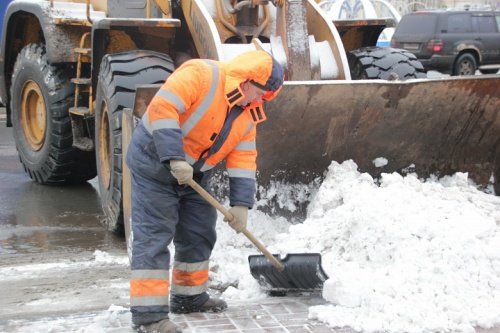 Владимир Слепцов распорядился срочно убрать снег на тротуарах в центре Ярославля